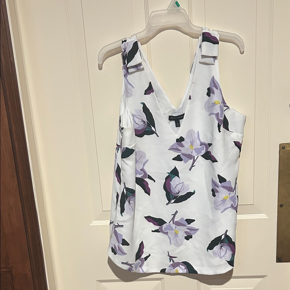 Floral V-Neck Lined Sleeveless Top - White & Lilac Spring wardrobe staple